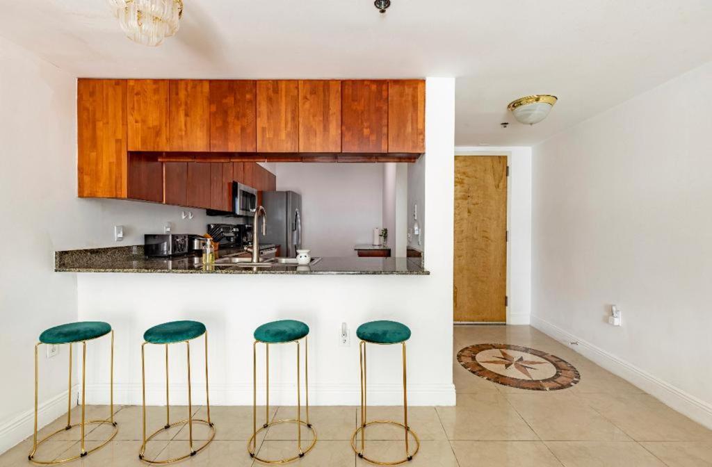 Two Bedroom Oceanview Apartment In Brickell Miami Buitenkant foto
